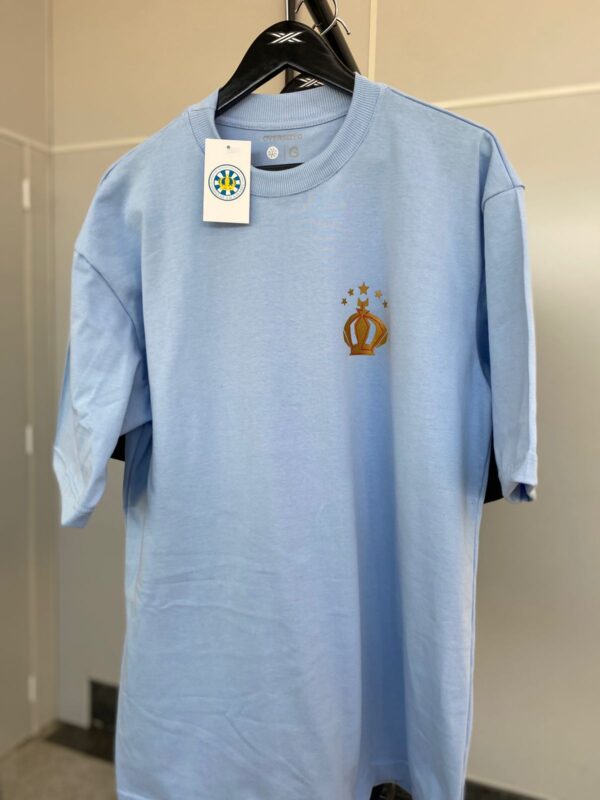 CAMISETA OVERSIZED COROA ESTILIZADA AZUL BEBÊ